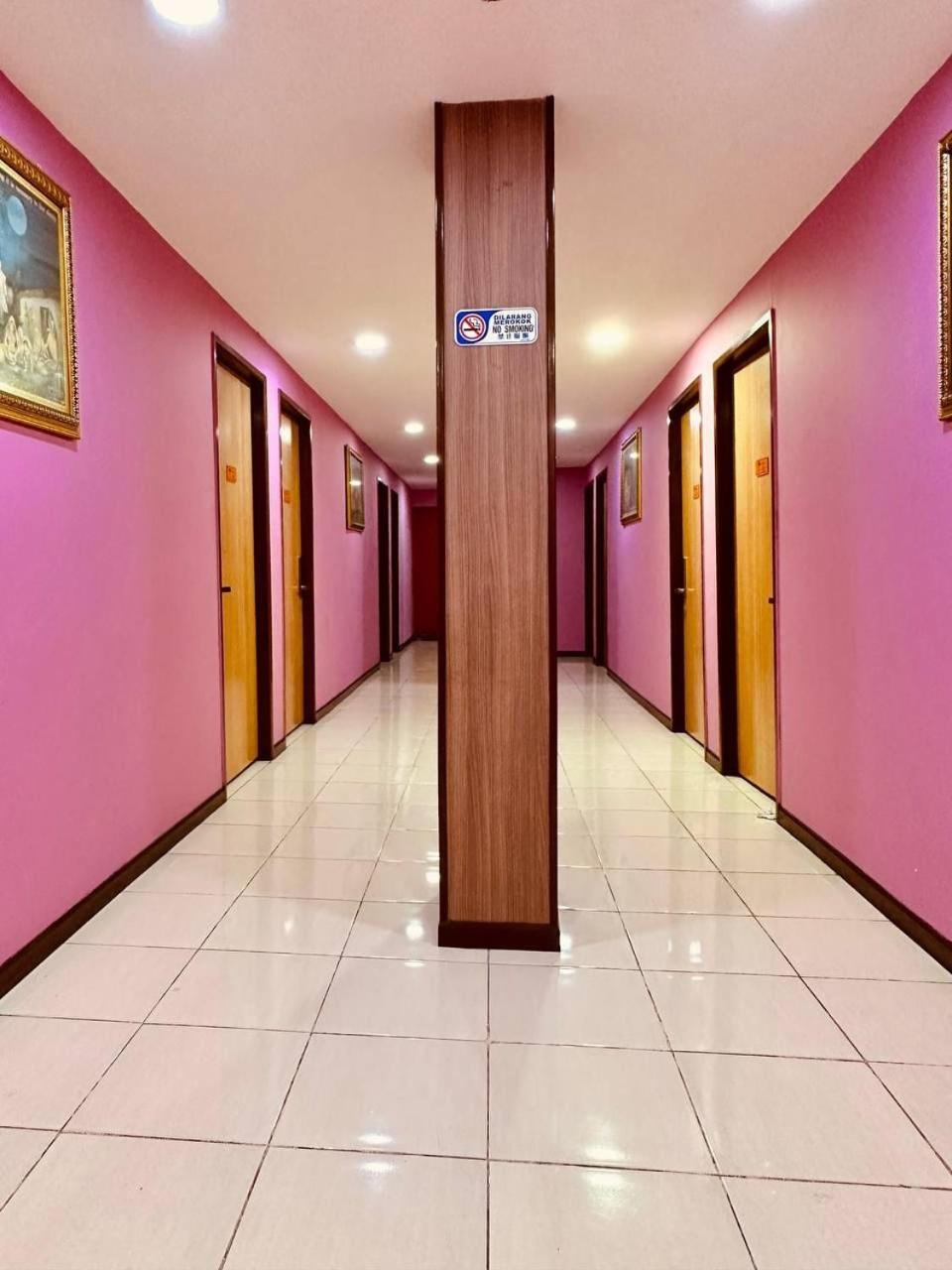 Smart Budget Hotel - Кланг Экстерьер фото